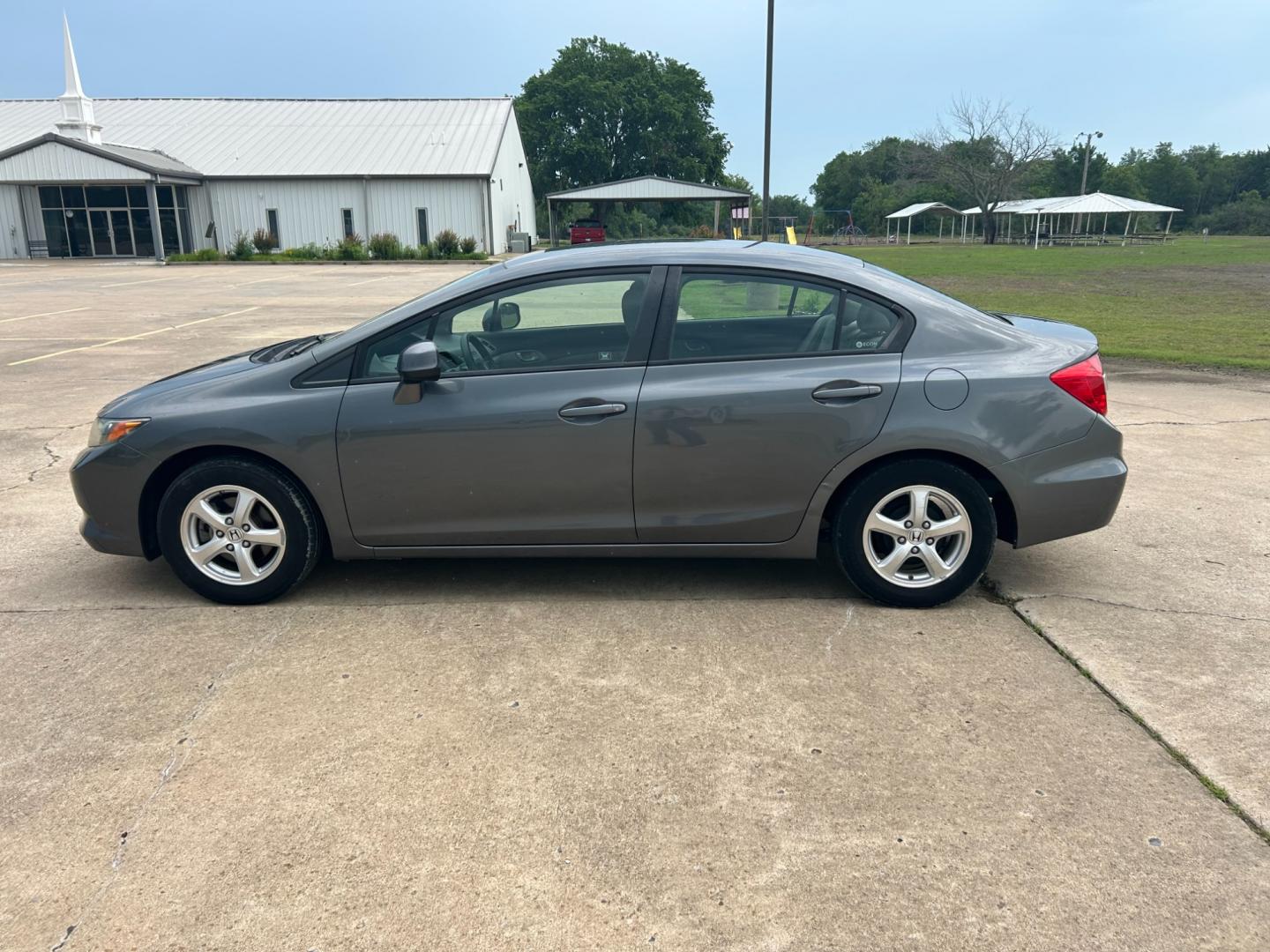 2012 GRAY /Gray Honda Civic CNG Sedan 5-Speed AT (19XFB5F56CE) with an 1.8L L4 SOHC 16V CNG engine, 5-Speed Automatic transmission, located at 17760 Hwy 62, Morris, OK, 74445, (918) 733-4887, 35.609104, -95.877060 - Photo#7